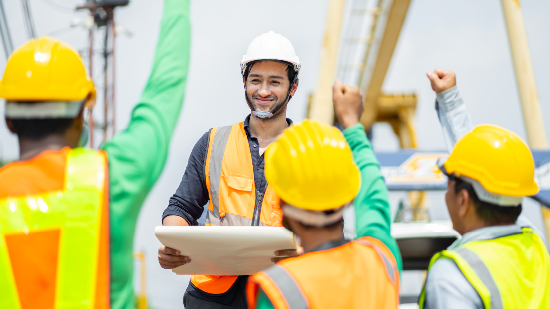 Empresas que deben certificarse bajo la ISO 45001 para fortalecer la seguridad y salud en el trabajo y reducir riesgos laborales.