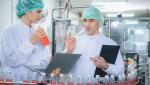 Integración de ISO 22000 mediante gestión de riesgos y control de procesos alimentarios